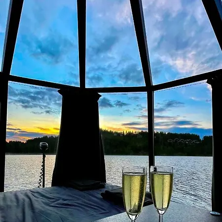 Hotel na wodzie Igloo Ukkohalla *