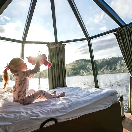Igloo Ukkohalla Hotel en barco